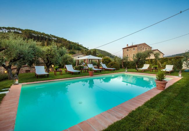 Villa i Capannori - Villa with Private Pool on the Lucca Hills in S. Andrea di Compito Villa i Capannori - Villa with Private Pool on the Lucca Hills in S. Andrea di Compito