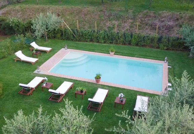 Villa i Capannori - Villa with Private Pool on the Lucca Hills in S. Andrea di Compito Villa i Capannori - Villa with Private Pool on the Lucca Hills in S. Andrea di Compito