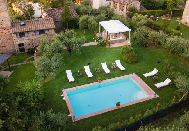 Villa i Capannori - Villa with Private Pool on the Lucca Hills in S. Andrea di Compito Villa i Capannori - Villa with Private Pool on the Lucca Hills in S. Andrea di Compito