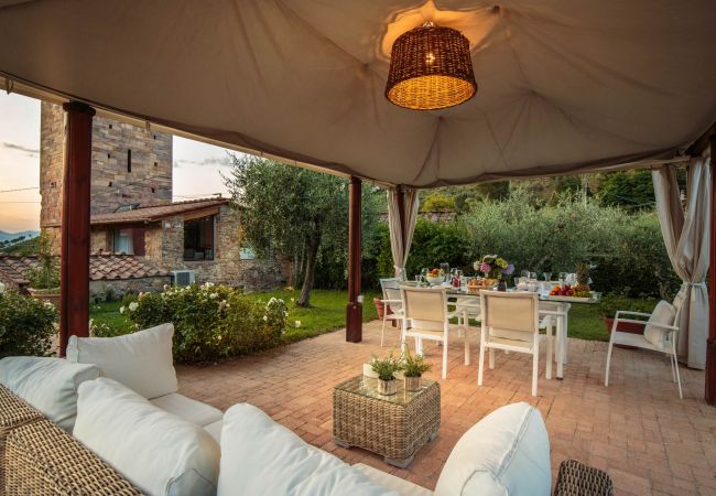 Villa i Capannori - Villa with Private Pool on the Lucca Hills in S. Andrea di Compito Villa i Capannori - Villa with Private Pool on the Lucca Hills in S. Andrea di Compito