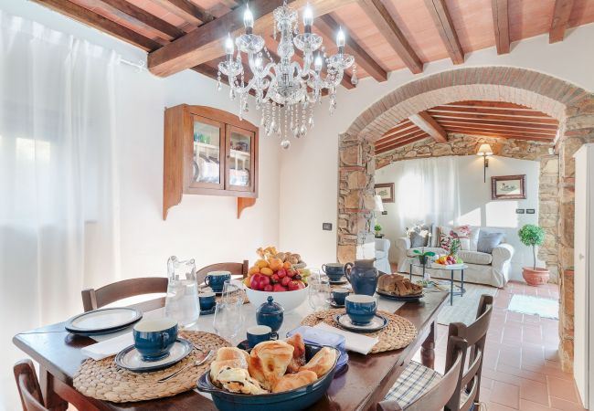 Villa i Capannori - Villa with Private Pool on the Lucca Hills in S. Andrea di Compito Villa i Capannori - Villa with Private Pool on the Lucca Hills in S. Andrea di Compito
