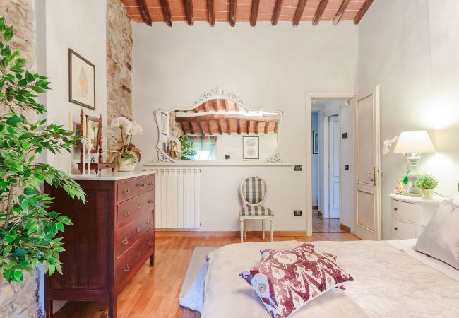 Villa i Capannori - Villa with Private Pool on the Lucca Hills in S. Andrea di Compito Villa i Capannori - Villa with Private Pool on the Lucca Hills in S. Andrea di Compito