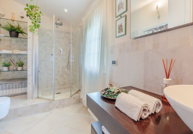 Villa i Capannori - Villa with Private Pool on the Lucca Hills in S. Andrea di Compito Villa i Capannori - Villa with Private Pool on the Lucca Hills in S. Andrea di Compito
