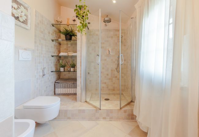 Villa i Capannori - Villa with Private Pool on the Lucca Hills in S. Andrea di Compito Villa i Capannori - Villa with Private Pool on the Lucca Hills in S. Andrea di Compito