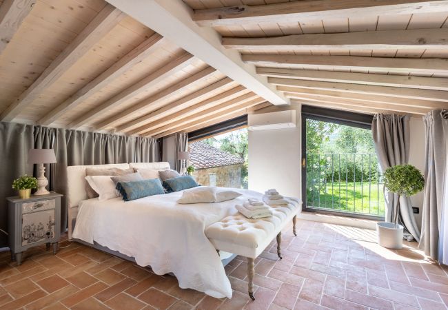 Villa i Capannori - Villa with Private Pool on the Lucca Hills in S. Andrea di Compito Villa i Capannori - Villa with Private Pool on the Lucca Hills in S. Andrea di Compito
