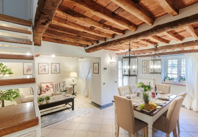 Villa i Capannori - Villa with Private Pool on the Lucca Hills in S. Andrea di Compito Villa i Capannori - Villa with Private Pool on the Lucca Hills in S. Andrea di Compito