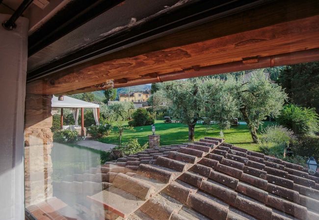 Villa i Capannori - Villa with Private Pool on the Lucca Hills in S. Andrea di Compito Villa i Capannori - Villa with Private Pool on the Lucca Hills in S. Andrea di Compito