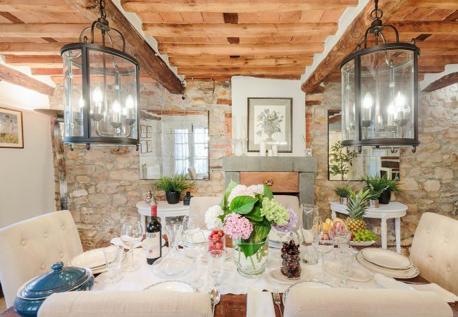 Villa i Capannori - Villa with Private Pool on the Lucca Hills in S. Andrea di Compito Villa i Capannori - Villa with Private Pool on the Lucca Hills in S. Andrea di Compito