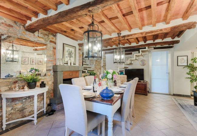Villa i Capannori - Villa with Private Pool on the Lucca Hills in S. Andrea di Compito Villa i Capannori - Villa with Private Pool on the Lucca Hills in S. Andrea di Compito