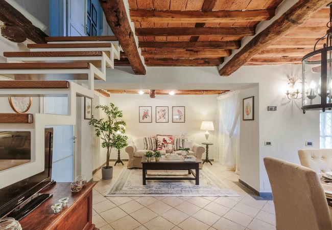 Villa i Capannori - Villa with Private Pool on the Lucca Hills in S. Andrea di Compito Villa i Capannori - Villa with Private Pool on the Lucca Hills in S. Andrea di Compito
