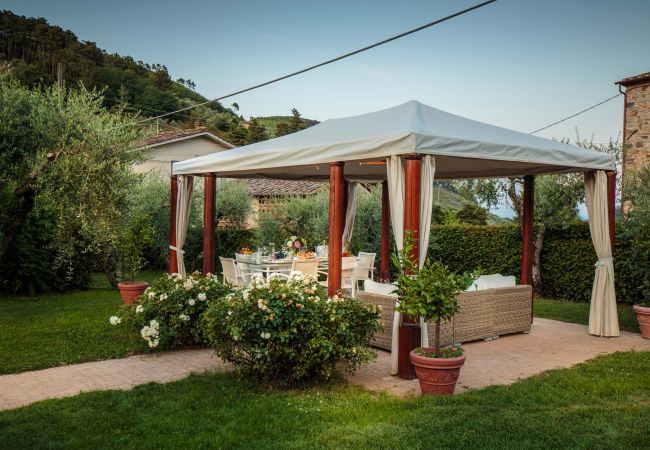 Villa i Capannori - Villa with Private Pool on the Lucca Hills in S. Andrea di Compito Villa i Capannori - Villa with Private Pool on the Lucca Hills in S. Andrea di Compito