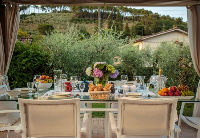 Villa i Capannori - Villa with Private Pool on the Lucca Hills in S. Andrea di Compito Villa i Capannori - Villa with Private Pool on the Lucca Hills in S. Andrea di Compito