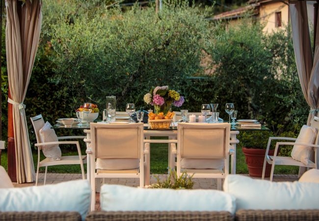 Villa i Capannori - Villa with Private Pool on the Lucca Hills in S. Andrea di Compito Villa i Capannori - Villa with Private Pool on the Lucca Hills in S. Andrea di Compito
