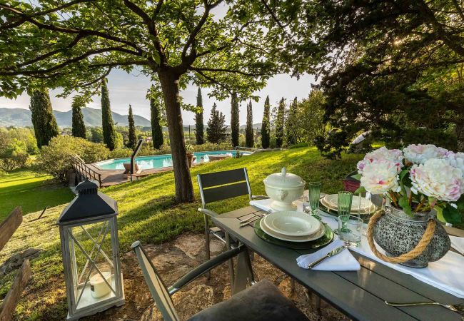 Villa i Lucca - VILLA D'AMICO, charming indulgence overlooking Lucca Town Centre Villa i Lucca - VILLA D'AMICO, charming indulgence overlooking Lucca Town Centre
