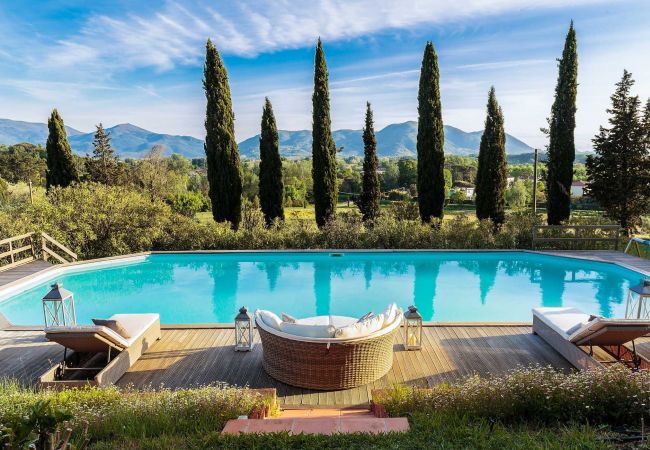 Villa i Lucca - VILLA D'AMICO, charming indulgence overlooking Lucca Town Centre Villa i Lucca - VILLA D'AMICO, charming indulgence overlooking Lucca Town Centre
