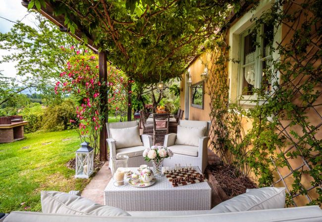 Villa i Lucca - VILLA D'AMICO, charming indulgence overlooking Lucca Town Centre Villa i Lucca - VILLA D'AMICO, charming indulgence overlooking Lucca Town Centre