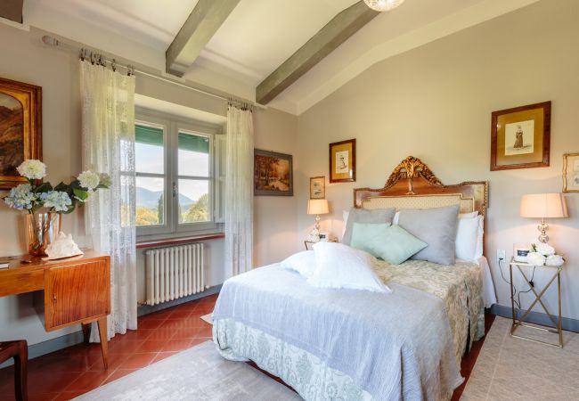 Villa i Lucca - VILLA D'AMICO, charming indulgence overlooking Lucca Town Centre Villa i Lucca - VILLA D'AMICO, charming indulgence overlooking Lucca Town Centre