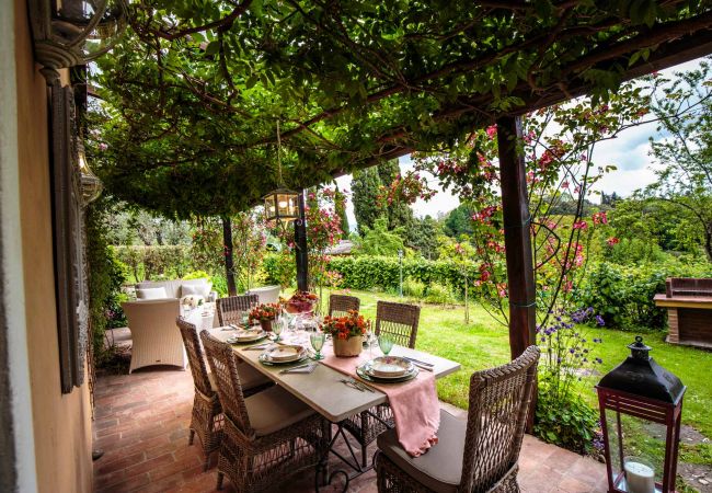 Villa i Lucca - VILLA D'AMICO, charming indulgence overlooking Lucca Town Centre Villa i Lucca - VILLA D'AMICO, charming indulgence overlooking Lucca Town Centre