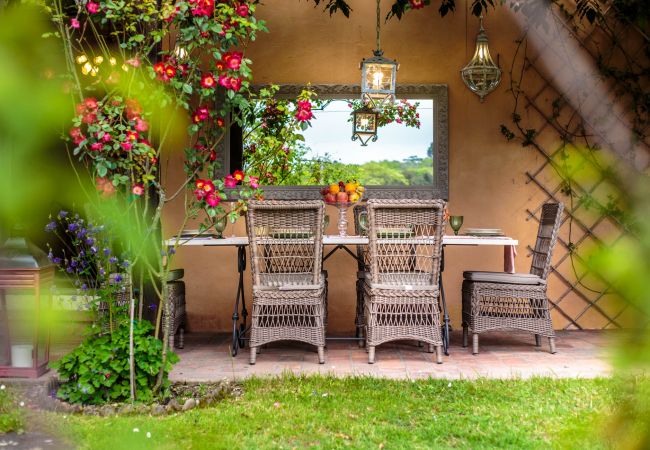 Villa i Lucca - VILLA D'AMICO, charming indulgence overlooking Lucca Town Centre Villa i Lucca - VILLA D'AMICO, charming indulgence overlooking Lucca Town Centre