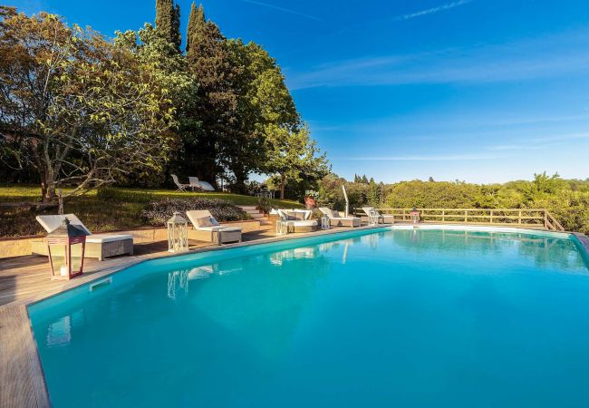 Villa i Lucca - VILLA D'AMICO, charming indulgence overlooking Lucca Town Centre Villa i Lucca - VILLA D'AMICO, charming indulgence overlooking Lucca Town Centre