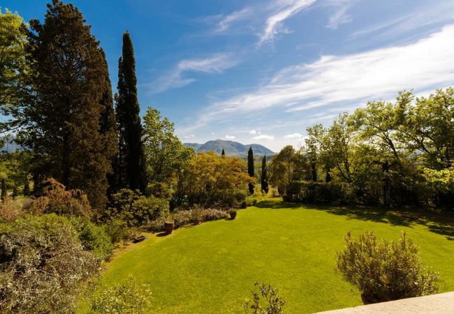 Villa i Lucca - VILLA D'AMICO, charming indulgence overlooking Lucca Town Centre Villa i Lucca - VILLA D'AMICO, charming indulgence overlooking Lucca Town Centre