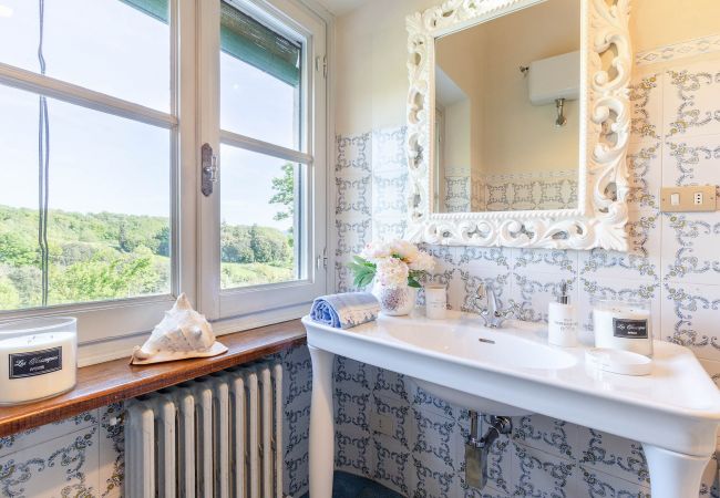 Villa i Lucca - VILLA D'AMICO, charming indulgence overlooking Lucca Town Centre Villa i Lucca - VILLA D'AMICO, charming indulgence overlooking Lucca Town Centre