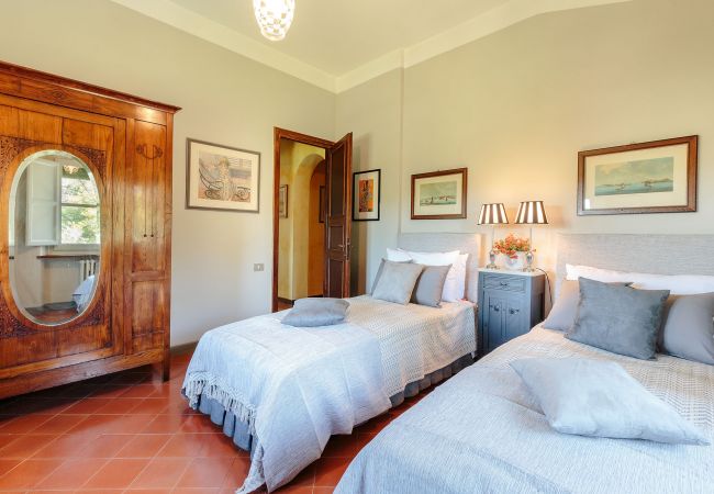 Villa i Lucca - VILLA D'AMICO, charming indulgence overlooking Lucca Town Centre Villa i Lucca - VILLA D'AMICO, charming indulgence overlooking Lucca Town Centre