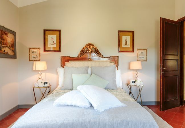 Villa i Lucca - VILLA D'AMICO, charming indulgence overlooking Lucca Town Centre Villa i Lucca - VILLA D'AMICO, charming indulgence overlooking Lucca Town Centre