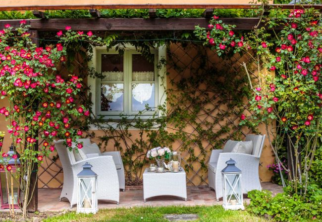 Villa i Lucca - VILLA D'AMICO, charming indulgence overlooking Lucca Town Centre Villa i Lucca - VILLA D'AMICO, charming indulgence overlooking Lucca Town Centre