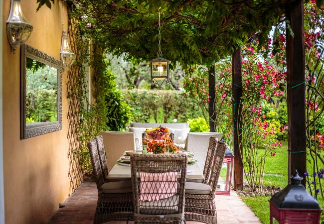 Villa i Lucca - VILLA D'AMICO, charming indulgence overlooking Lucca Town Centre Villa i Lucca - VILLA D'AMICO, charming indulgence overlooking Lucca Town Centre