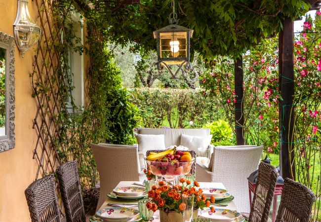 Villa i Lucca - VILLA D'AMICO, charming indulgence overlooking Lucca Town Centre Villa i Lucca - VILLA D'AMICO, charming indulgence overlooking Lucca Town Centre