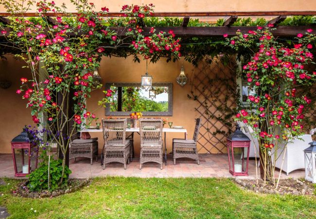 Villa i Lucca - VILLA D'AMICO, charming indulgence overlooking Lucca Town Centre Villa i Lucca - VILLA D'AMICO, charming indulgence overlooking Lucca Town Centre