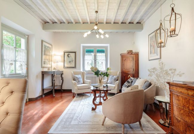 Villa i Lucca - VILLA D'AMICO, charming indulgence overlooking Lucca Town Centre Villa i Lucca - VILLA D'AMICO, charming indulgence overlooking Lucca Town Centre