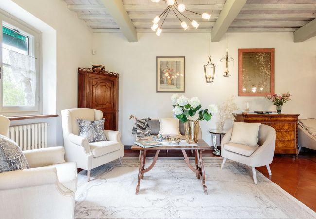 Villa i Lucca - VILLA D'AMICO, charming indulgence overlooking Lucca Town Centre Villa i Lucca - VILLA D'AMICO, charming indulgence overlooking Lucca Town Centre