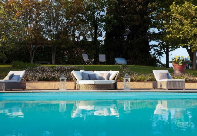 Villa i Lucca - VILLA D'AMICO, charming indulgence overlooking Lucca Town Centre Villa i Lucca - VILLA D'AMICO, charming indulgence overlooking Lucca Town Centre