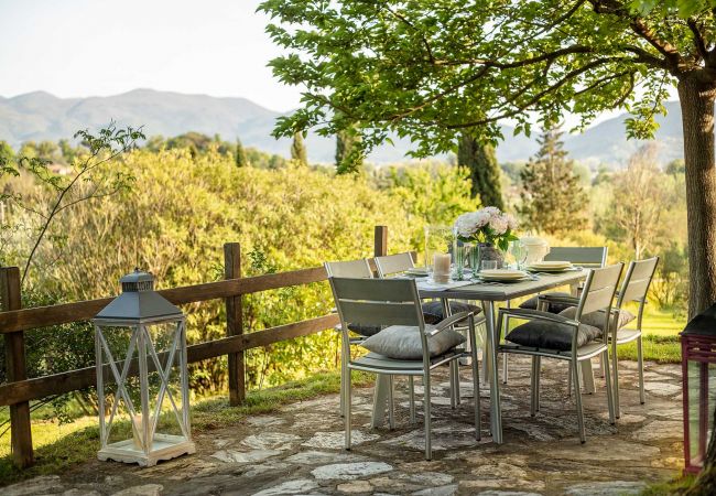 Villa i Lucca - VILLA D'AMICO, charming indulgence overlooking Lucca Town Centre Villa i Lucca - VILLA D'AMICO, charming indulgence overlooking Lucca Town Centre