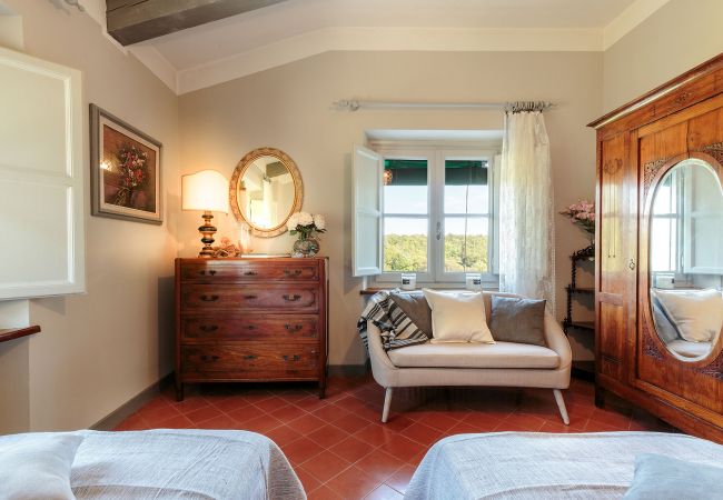 Villa i Lucca - VILLA D'AMICO, charming indulgence overlooking Lucca Town Centre Villa i Lucca - VILLA D'AMICO, charming indulgence overlooking Lucca Town Centre