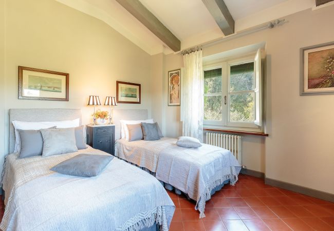 Villa i Lucca - VILLA D'AMICO, charming indulgence overlooking Lucca Town Centre Villa i Lucca - VILLA D'AMICO, charming indulgence overlooking Lucca Town Centre