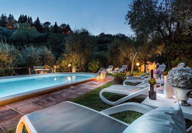 Villa i Aquilea - Romantic farmhouse villa in Lucca to sleep 5 guests with private pool and wi-fi Villa i Aquilea - Romantic farmhouse villa in Lucca to sleep 5 guests with private pool and wi-fi