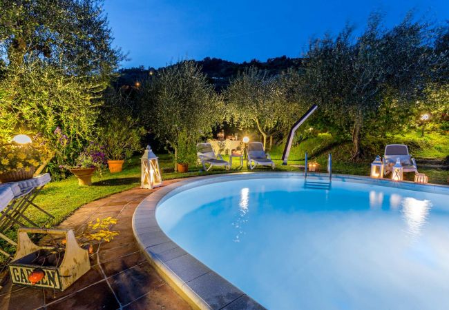 Villa i Aquilea - Romantic farmhouse villa in Lucca to sleep 5 guests with private pool and wi-fi Villa i Aquilea - Romantic farmhouse villa in Lucca to sleep 5 guests with private pool and wi-fi