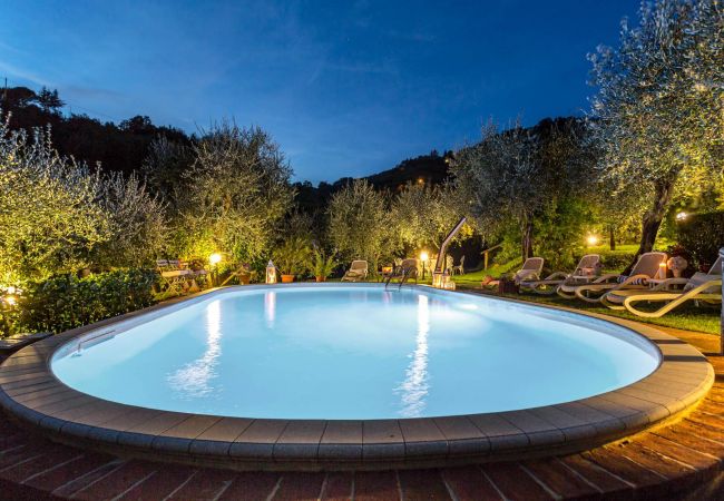 Villa i Aquilea - Romantic farmhouse villa in Lucca to sleep 5 guests with private pool and wi-fi Villa i Aquilea - Romantic farmhouse villa in Lucca to sleep 5 guests with private pool and wi-fi