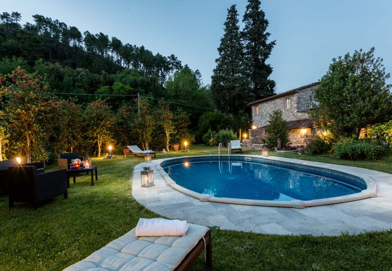 Villa i Pieve di Compito - A secret sweet idyllic retreat for 2 couples with private pool & air conditionin