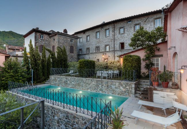 Hus i Pescaglia - PALAZZO GIUSTI: Understated Luxury with a Welcoming Ambience on the Hills of Lucca