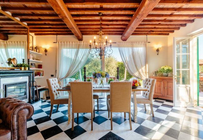 Villa i Capannori - VILLA CATIA Farmhouse. 3 Luxury Bedrooms, a Pool, a Jacuzzi and a Dream-Like Getaway Experience Villa i Capannori - VILLA CATIA Farmhouse. 3 Luxury Bedrooms, a Pool, a Jacuzzi and a Dream-Like Getaway Experience
