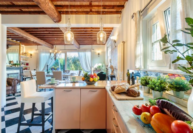 Villa i Capannori - VILLA CATIA Farmhouse. 3 Luxury Bedrooms, a Pool, a Jacuzzi and a Dream-Like Getaway Experience Villa i Capannori - VILLA CATIA Farmhouse. 3 Luxury Bedrooms, a Pool, a Jacuzzi and a Dream-Like Getaway Experience