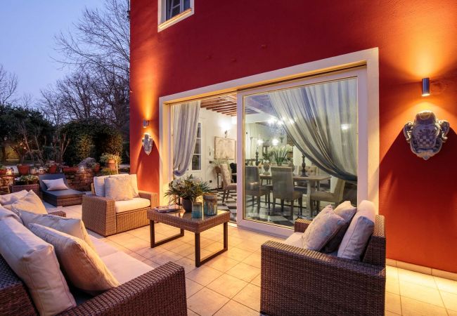 Villa i Capannori - VILLA CATIA Farmhouse. 3 Luxury Bedrooms, a Pool, a Jacuzzi and a Dream-Like Getaway Experience Villa i Capannori - VILLA CATIA Farmhouse. 3 Luxury Bedrooms, a Pool, a Jacuzzi and a Dream-Like Getaway Experience