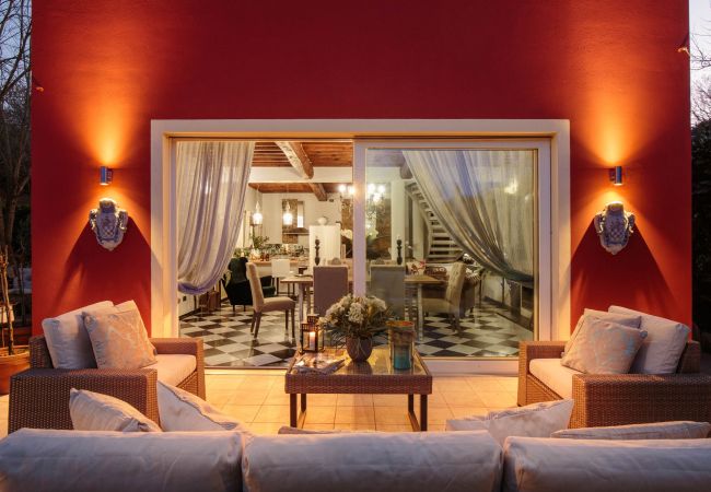 Villa i Capannori - VILLA CATIA Farmhouse. 3 Luxury Bedrooms, a Pool, a Jacuzzi and a Dream-Like Getaway Experience Villa i Capannori - VILLA CATIA Farmhouse. 3 Luxury Bedrooms, a Pool, a Jacuzzi and a Dream-Like Getaway Experience