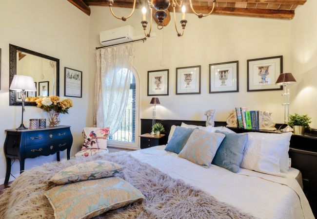 Villa i Capannori - VILLA CATIA Farmhouse. 3 Luxury Bedrooms, a Pool, a Jacuzzi and a Dream-Like Getaway Experience Villa i Capannori - VILLA CATIA Farmhouse. 3 Luxury Bedrooms, a Pool, a Jacuzzi and a Dream-Like Getaway Experience