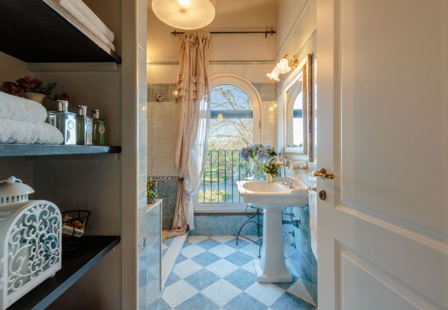 Villa i Capannori - VILLA CATIA Farmhouse. 3 Luxury Bedrooms, a Pool, a Jacuzzi and a Dream-Like Getaway Experience Villa i Capannori - VILLA CATIA Farmhouse. 3 Luxury Bedrooms, a Pool, a Jacuzzi and a Dream-Like Getaway Experience