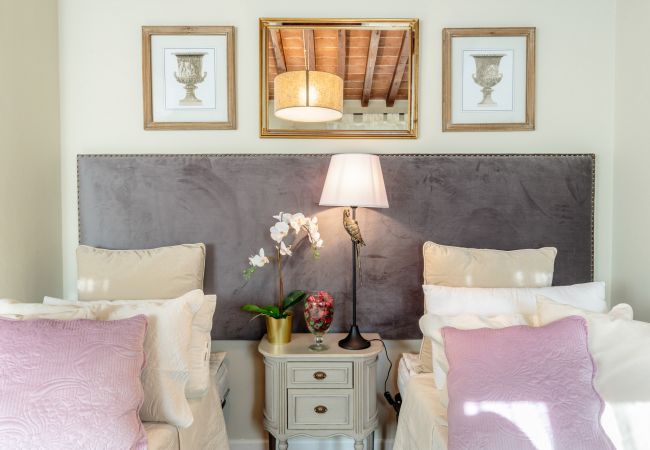 Villa i Capannori - VILLA CATIA Farmhouse. 3 Luxury Bedrooms, a Pool, a Jacuzzi and a Dream-Like Getaway Experience Villa i Capannori - VILLA CATIA Farmhouse. 3 Luxury Bedrooms, a Pool, a Jacuzzi and a Dream-Like Getaway Experience